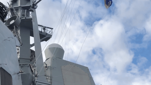 Tuy nhiên, cả hai tên lửa đều trượt mục tiêu và rơi xuống biển. "Sự việc kết thúc khi chúng tôi xác định được đó không phải UAV thù địch", ông Michael Stempfle cho hay. Như vậy tàu chiến Đức đã mất oan 2 quả tên lửa SM-2.