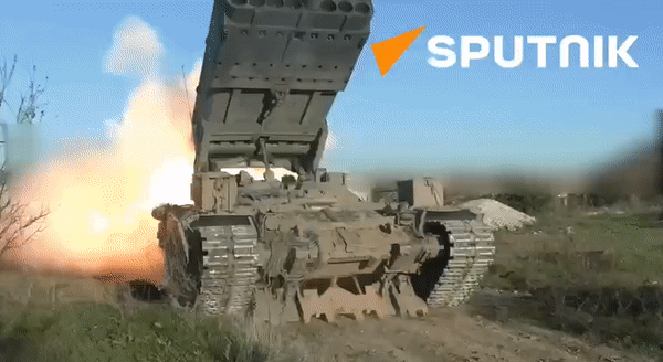 Từ tháng 12/1988-2/1989 hai pháo phản lực TOS-1 đã được triển khai ở Afghanistan và ngay lần đầu xuất hiện đã khiến phiến quân tại đây sợ hãi vì sức công phá mãnh liệt của chúng.