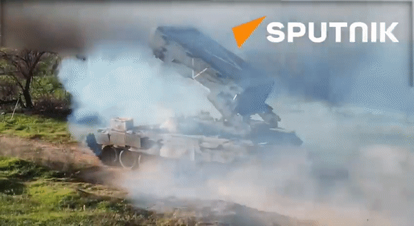 Loại vũ khí này ra đời nhằm đáp đáp ứng yêu cầu Quân đội Liên Xô đang khá vất vả tại chiến trường Afghanistan trước chiến thuật du kích của phiến quân.