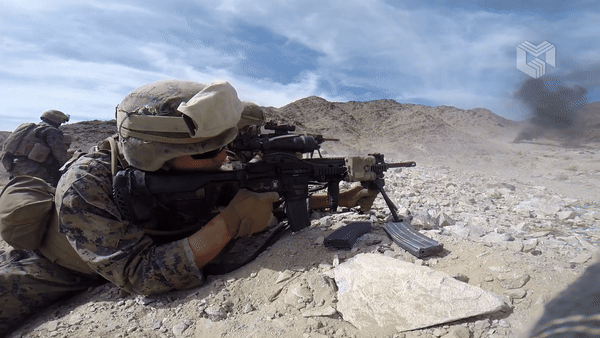 Việc có ngoại hình giống M4 sẽ giúp cho người lính có cảm giác quen thuộc và việc chuyển loại vũ khí cũng diễn ra dễ dàng nhanh chóng.