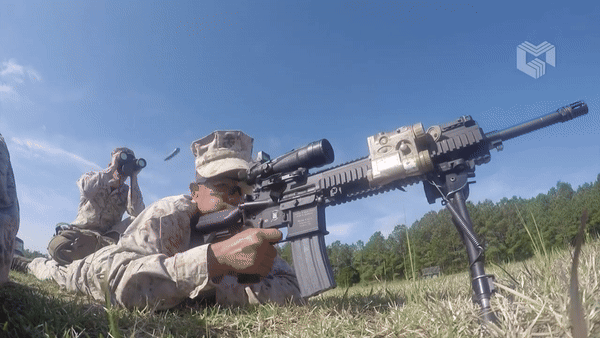 M27 là biến thể dòng súng trường tấn công HK416 của hãng chế tạo Heckler &amp; Koch, Đức.