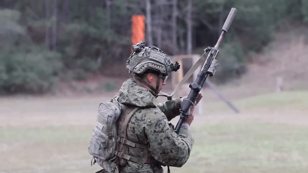 Với những tính năng thể hiện xuất sắc trong thực chiến, M27 chính là khẩu súng đối trọng với khẩu AK12 của quân đội Nga.