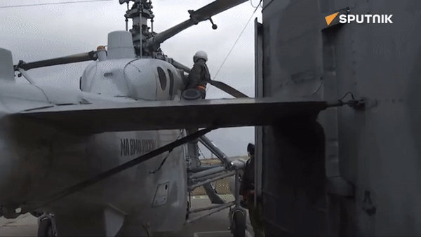 Trực thăng Ka-29 được trang bị hệ thống chữa cháy tự động và các bình chữa cháy cầm tay để dập tắt các đám cháy trong buồng lái. Buồng lái Ka-29 có giáp bảo vệ theo tiêu chuẩn của trực thăng tấn công trước loại đạn 7,62mm. Ngoài ra, hệ thống điện tử PKV-252 trang bị trên Ka-52 cho phép điều khiển trực thăng bay tự động và bán tự động.