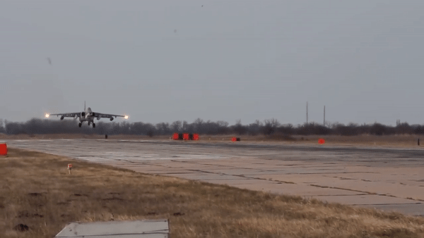 Hơn 1.000 chiếc máy bay Su-25 đã ra đời, trang bị chủ yếu cho Nga và các nước cộng hòa thuộc Liên bang Xô viết trước đây.