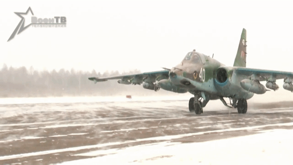 Su-25 được phát triển vào cuối thập niên 1960 dưới thời Xô Viết, chúng ra đời với nhiệm vụ yểm trợ cho lục quân Liên Xô.