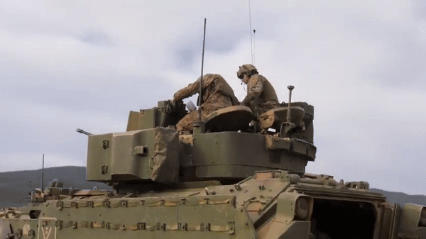 Hiện phiên bản được sử dụng phổ biến nhất là M2A2, trong khi phiên bản mới nhất là M2A4 với nhiều cải tiến vượt trội.