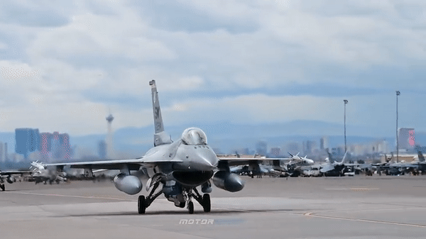 Tổng thống Ukraine Volodymyr Zelensky hồi tháng 5 cho biết không quân nước này cần khoảng 130 chiếc F-16 để có thể đối đầu với Nga trên bầu trời.
