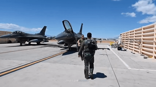 Hiện chưa rõ lô F-16 viện trợ đầu tiên tới Ukraine gồm bao nhiêu chiếc, song Đan Mạch và Hà Lan trước đó cam kết sẽ chuyển giao cho Kiev tổng cộng 43 tiêm kích loại này, ít hơn nhiều so với con số Ukraine mong muốn.