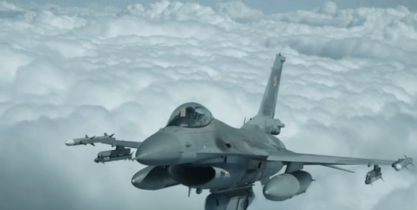 Các quan chức quân sự Nga cũng xác nhận máy bay F-16 đã xuất hiện trong khu vực khoảng một tuần nay.