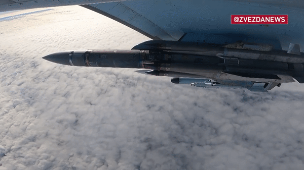 Trước tình trạng này, hệ thống Patriot vốn đắt đỏ lại càng dễ bị tổn thương do chúng thiếu các tổ hợp nhiều tầng để bảo vệ. Khi hoạt động đơn độc, Patriot trở thành mục tiêu dễ dàng cho máy bay không người lái (UAV) có thể bay thấp và ngày càng tinh vi của Nga.