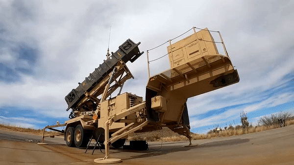 Tuy nhiên, vấn đề của phòng không Ukraine không nằm ở nguồn lực, ít nhất là trong ngắn hạn, mà là họ phải đối mặt với số lượng mối đe dọa trên không lớn tới mức không thể đối phó từ Nga.