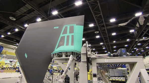 F-35 là tiêm kích tàng hình thế hệ thứ 5 của Mỹ, cùng với F-22 chúng là những chiếc máy bay thế hệ thứ 5 duy nhất đã bước vào hoạt động.