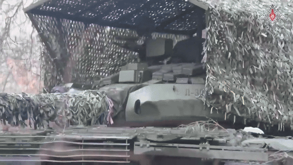 Phiên bản T-62M ra mắt năm 1983, là gói nâng cấp toàn diện về khả năng phòng vệ, cơ động và điều khiển hỏa lực cho dòng xe này.
