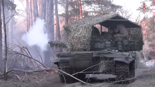 Ngoài ra người Nga còn dùng xe tăng T-62M với vai trò đánh bom tự sát.