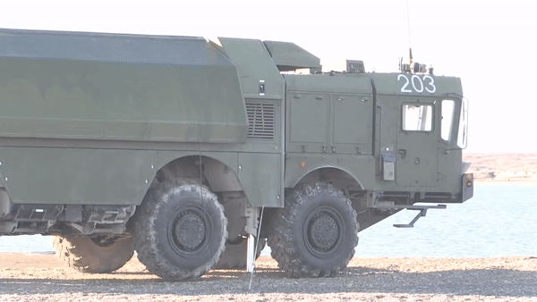 Theo nguồn tin, những tên lửa chống hạm Yakhont có thể được sử dụng để tấn công các tàu phương Tây nằm ở Biển Đỏ và Vịnh Aden.