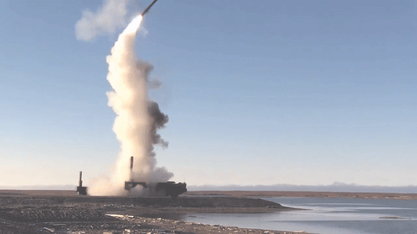 Tên lửa P-800 Yankhont nặng khoảng 3 tấn, dài 8,9m. Nó được thiết kế với đường kính thân 0,7m, sải cánh 1,7m.