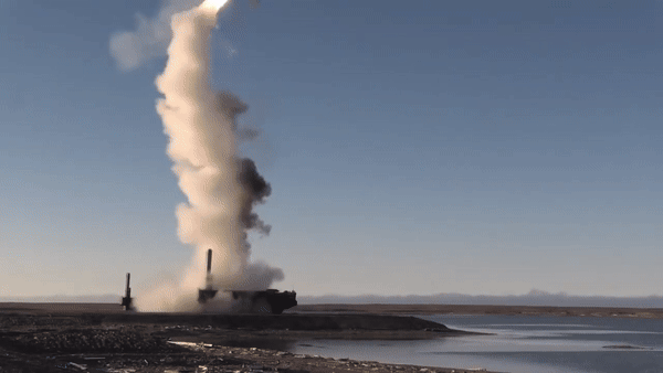 P-800 chủ yếu trang bị trên hệ thống phòng thủ bờ biển trên đất liền K-300 Bastion-P.