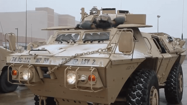 Về hỏa lực, M1117 có thể trang bị nhiều cấu hình vũ khí bao gồm súng máy 7,62mm, đại liên 12,7mm, súng lựu phóng loạt Mk19.