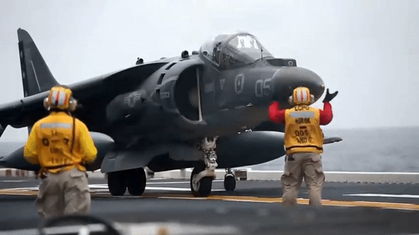 Hiện Mỹ đang trang bị 7 phi đội AV-8B Harrier II, dòng tiêm kích này đã được nâng cấp.