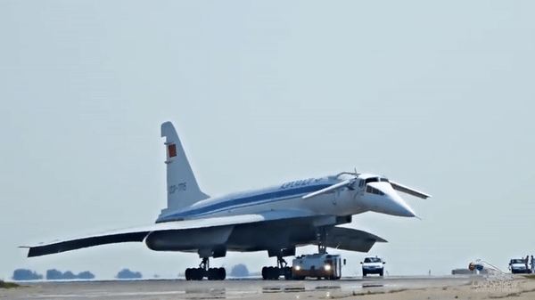 Chiếc máy bay này có thể đạt vận tốc tối đa 2.500km/h. Tầm bay tối đa lên tới 6.500km. Trần bay của loại máy bay này cũng cực cao lên tới 18km.