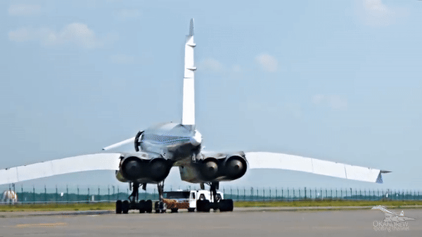 Trong khi máy bay Concorde của Anh và Pháp, vốn cũng ngốn chi phí cao khi khai thác, nhưng nhờ sự ủng hộ của số đông người phương Tây coi thời gian là tiền bạc và cần di chuyển nhanh liên lục địa, nên nó vẫn tồn tại và sinh lợi.