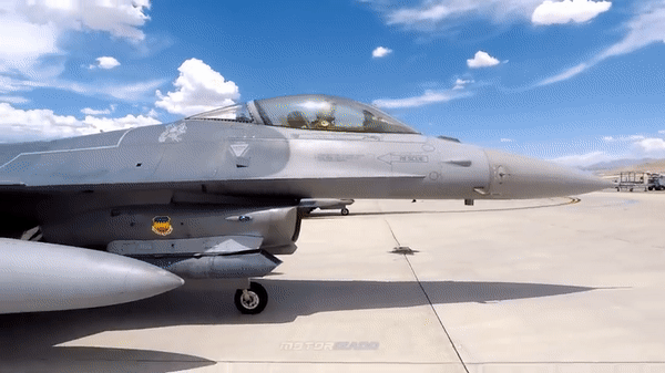 Tập đoàn Lockheed Martin đã quyết định phát triển và trang bị hệ thống radar tạo chùm nhanh (SABR) quét mảng pha điện tử chủ động (AESA) APG-83 tân tiến của tập đoàn Northrop Grumman cho các chiến đấu cơ F-16V.