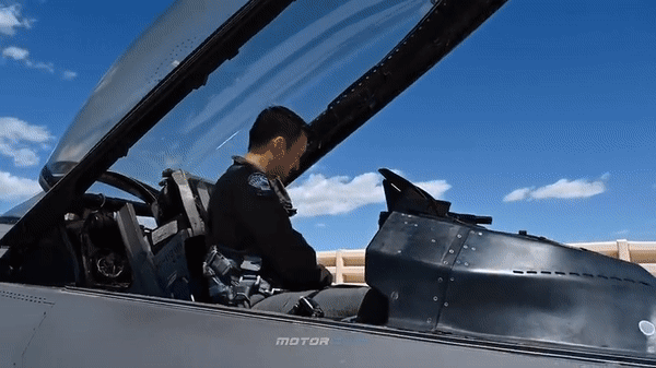 Hệ thống radar kiểm soát hỏa lực APG-83 giúp F-16V có được những khả năng chiến đấu không đối không và không đối đất của các dòng tiêm kích thế hệ thứ 5.