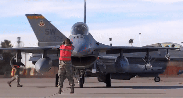 Vì vậy kết quả cuối cùng và công tâm nhất về sức mạnh chiến đấu cơ F-16 sẽ phụ thuộc vào tình hình thực chiến trên chiến trường, khi nó phải đối đầu với một đối thủ thực sự mạnh.