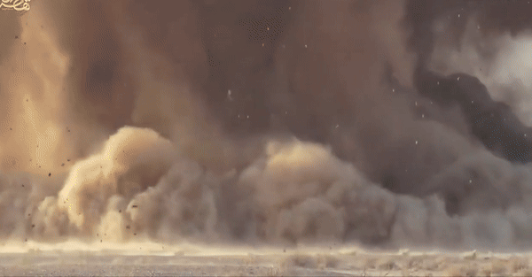 Fabian Hinz, chuyên gia về chương trình tên lửa của Iran tại Viện nghiên cứu Chiến lược Quốc tế (IISS) có trụ sở tại Anh, khẳng định Iran "đã dùng những tên lửa tiên tiến nhất" trong vụ tập kích đêm 1/10.