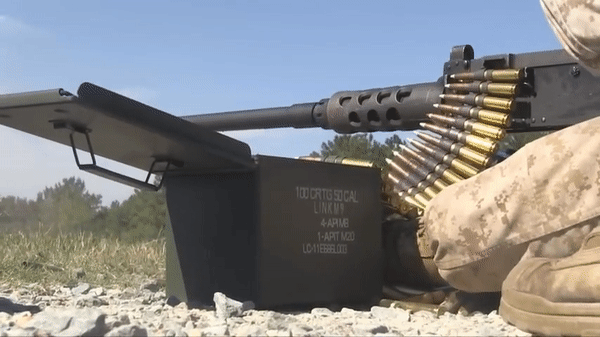 M2 Browning sử dụng cỡ đạn 12.7x99 mm với uy lực cực kỳ mạnh mẽ.