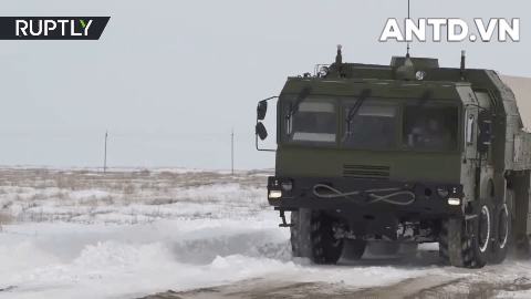 Một trong những ưu điểm chính của Iskander-1000 chính là khả năng bay cực nhanh vì thế khiến cho đối phương có rất ít thời gian để phản ứng đánh chặn.