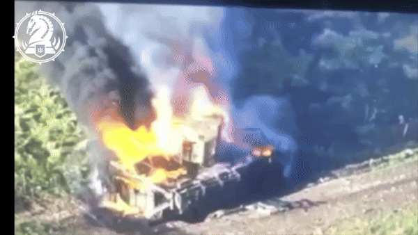 Drone tự sát là loại vũ khí được sử dụng phổ biến tại xung đột Ukraine nhờ có giá rẻ và hiệu quả tác chiến cao, có thể phá hủy nhiều loại khí tài hạng nặng trị giá gấp hàng nghìn lần.