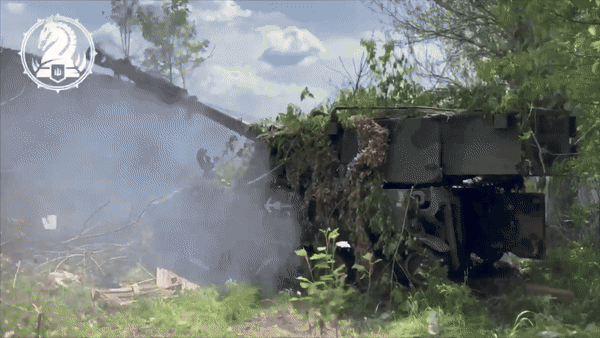 Chính vì vậy, giới phân tích cho rằng, biện pháp chống đỡ drone có tính hiệu quả cao vẫn là dùng áp chế điện tử.