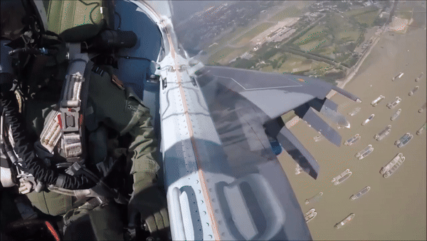 Một trong những nâng cấp chính đối với Yak-130M là lắp đặt hệ thống điều khiển fly-by-wire (FBW) tiên tiến giúp cho việc điều khiển máy bay được dễ dàng.