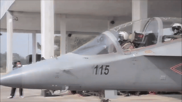 Theo những thông tin ban đầu, Yak-130M sẽ tập trung vào việc nâng cấp hệ thống điện tử nhằm tăng hiệu suất tác chiến.