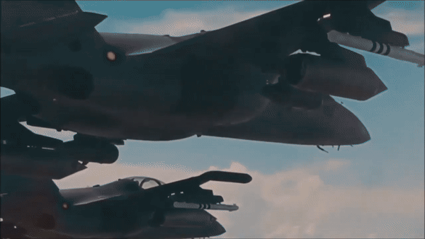 Không quân Nga là đơn vị vận hành chính của Yak-130, sử dụng rộng rãi cho mục đích huấn luyện phi công và nhiệm vụ tấn công nhẹ.