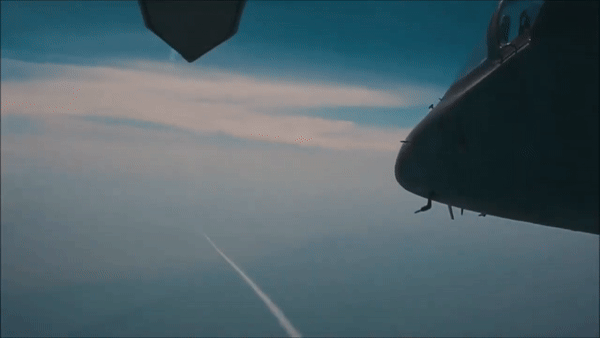 Hệ thống liên lạc của Yak-130M được hiện đại hóa không những giúp làm tốt nhiệm vụ huấn luyện, mà còn tăng hiệu suất thông tin chia sẻ dữ liệu trong khi chiến đấu.