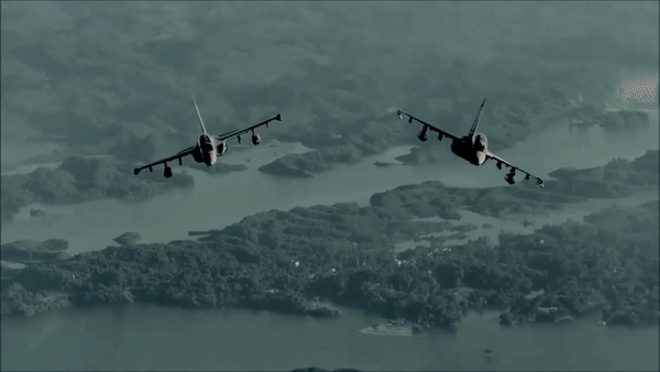 Ngoài ra, Yak-130M cũng được cải thiện khung thân để tăng độ bền cơ học, tiện lợi cho việc nâng cấp sau này.