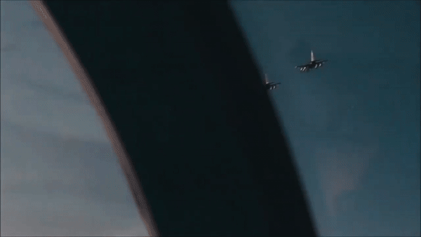 Yak-130 là máy bay huấn luyện phản lực tiên tiến và máy bay chiến đấu hạng nhẹ đa năng do Cục thiết kế Yakovlev của Nga phát triển.