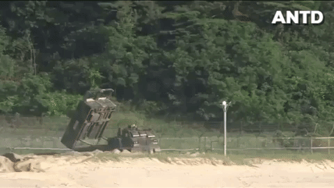 Trang tin Bulgarianmilitary cho biết, Pháp đã bí mật chuyển giao hai tổ hợp pháo phản lực nâng cấp M270 cho Ukraine.