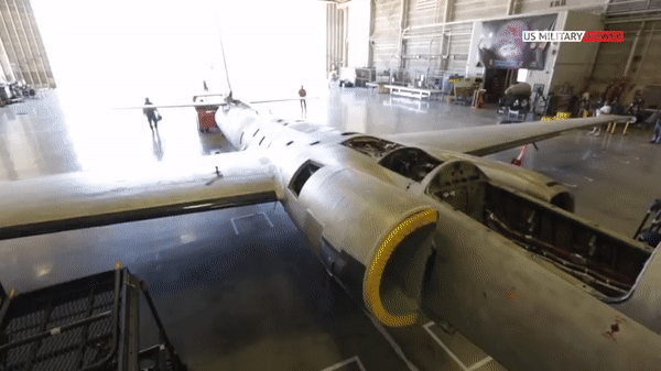 Những biến thể U-2 đầu tiên sử dụng động cơ turbin phản lực Pratt &amp; Whitney J57.