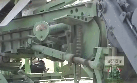 Tên lửa được trang bị 4 động cơ đẩy sơ tốc PRD-81/5S28 hoạt động bằng nhiên liệu rắn.