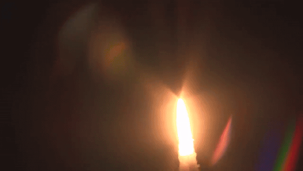 Tổng thống Nga nói rằng tổ hợp này có tên "Oreshnik", là tên lửa đạn đạo tầm trung RS-26 mang đầu đạn siêu vượt âm phi hạt nhân. "Cuộc thử nghiệm đã thành công, hoàn tất mục tiêu đề ra", ông Putin nói.