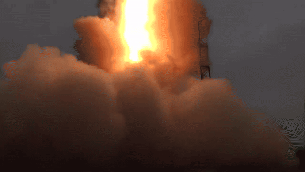 "Xung đột khu vực tại Ukraine do phương Tây kích động đã mang yếu tố toàn cầu với sự xuất hiện của các tên lửa tầm xa. Chúng tôi bảo lưu quyền tấn công mục tiêu ở những nước cung cấp vũ khí cho các cuộc tập kích vào lãnh thổ Nga, ông Putin nói.