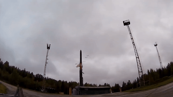 Quan chức Lầu Năm Góc nói tên lửa Nga tập kích Ukraine mang đầu đạn thông thường, nhưng cảnh báo rằng Moscow có thể thay đổi đầu đạn khác nếu cần. "Nó có khả năng mang những loại vũ khí thông thường và hạt nhân khác nhau", Phát ngôn viên Mỹ Singh nói.