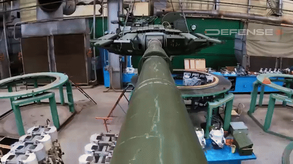 Trước đây, nhà máy Omsktransmash chỉ có thể sản xuất khoảng 40 xe tăng, nhưng hiện nay Nga đang mở rộng để có khả năng cho xuất xưởng 400 chiếc mỗi năm.