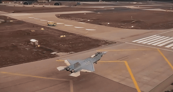 Điều này sẽ cho phép phi công điều khiển KAAN có nhận thức toàn diện về tình huống và khả năng tấn công đồng thời nhiều mục tiêu cùng lúc.