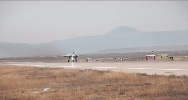 Ông Vasyl Bodnar nói thêm rằng "Ukraine đang tiến hành xem xét và đánh giá dự án KAAN".