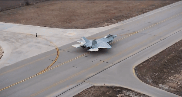 Trong một cuộc phỏng vấn với truyền thông, ông Demiroğlu, giám đốc điều hành (CEO) của Turkish Aerospace Industries (TAI), cho biết tương lai đầy triển vọng cho máy bay chiến đấu KAAN do hãng này phát triển.