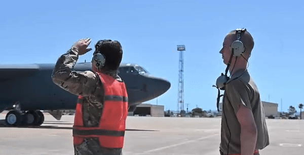 Những nỗ lực hiện đại hóa cũng tập trung vào cabin của B-52J giúp tăng cường sự an toàn và thoải mái của phi hành đoàn.